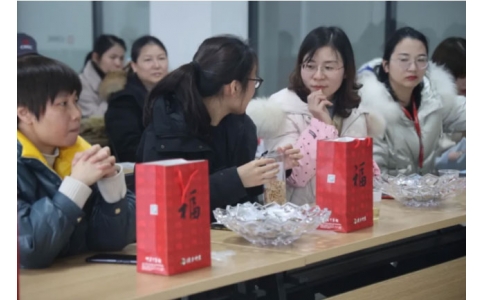 神農(nóng)針推館《防治頸肩腰腿痛》專題講座走進(jìn)株洲時(shí)代華先！