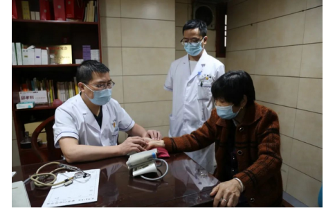 曹文新：精研數(shù)寸銀針弘仁術(shù)，擅用一雙巧手濟(jì)蒼生！