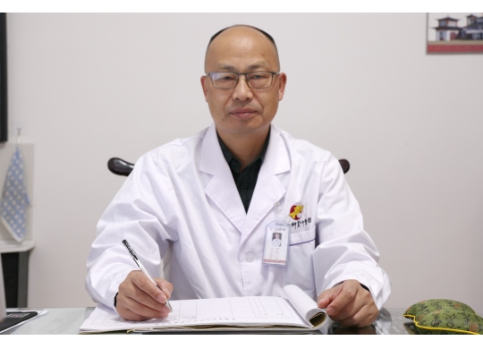 喜訊！熱烈祝賀馬志忠主任榮獲第二屆國(guó)醫(yī)大師劉志明（湘潭）中醫(yī)藥發(fā)展貢獻(xiàn)獎(jiǎng)，并入選全國(guó)基層名老中醫(yī)藥專(zhuān)家傳承工作室建設(shè)項(xiàng)目